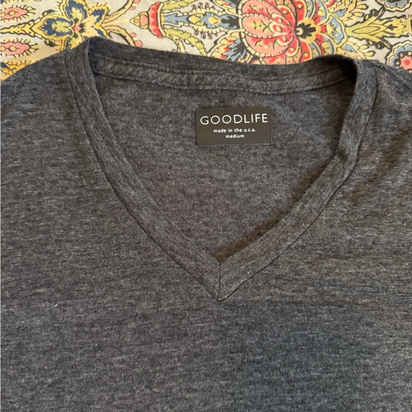 Excellent condition men’s medium charcoal gray Goodlife everyday v neck T - Picture 4 of 6